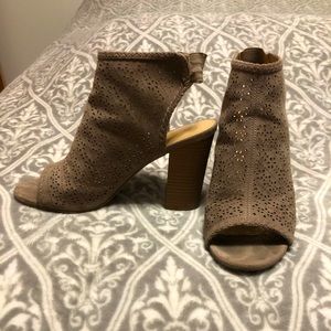 Super cute and comfy block heel shoes